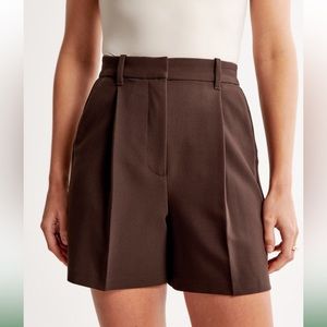 Abercrombie & Fitch Ultra High Rise Tailored Short Size M Dark Brown